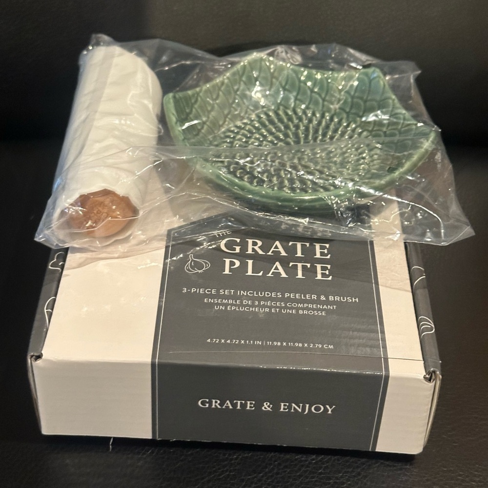 New! The Grate Plate Grate Plate 3 piece set with peeler & brush / new in box